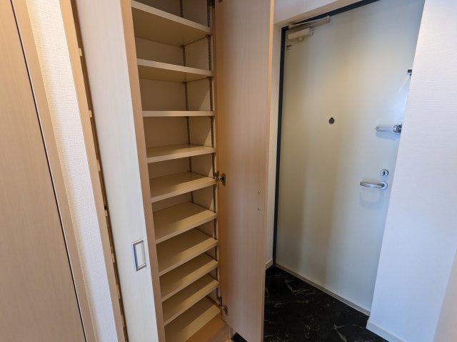 ガーデン代々木八幡306号室 収納