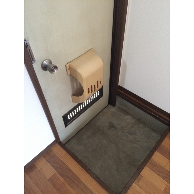 つるやハイツ 玄関