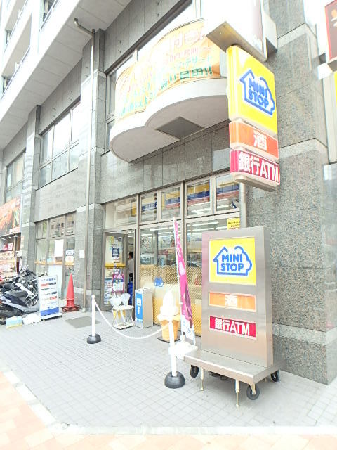 ガーラ・グランディ横濱桜木町6階 【ドラッグストア】ミニストップまで35ｍ