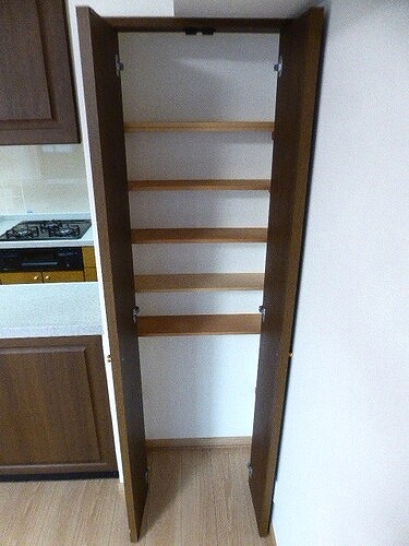 ライオンズステージ麻布 キッチン横収納　※前回募集時2023年11月撮影