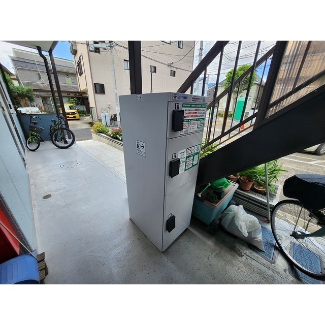 メゾン南小岩203号室 宅配ボックス