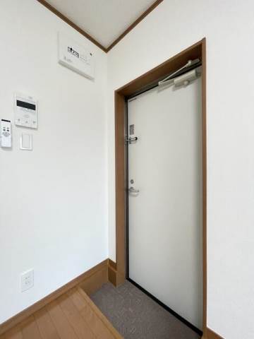 マーレ梅島 玄関