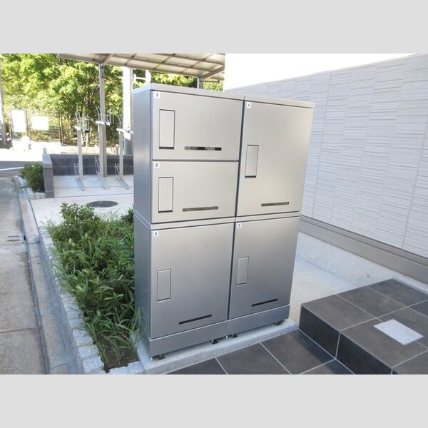 アヴァンス中村南 宅配ボックス