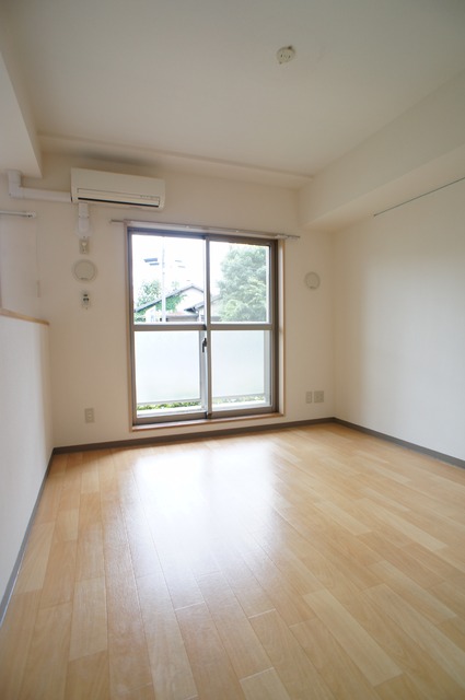 Ａｄａｇｉｏ 居室1（リビング）エアコン完備