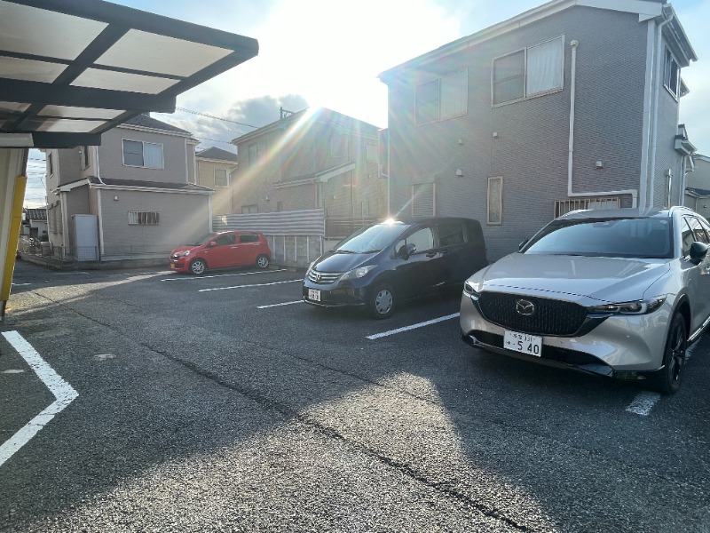 トゥイナーハウス3階 駐車場