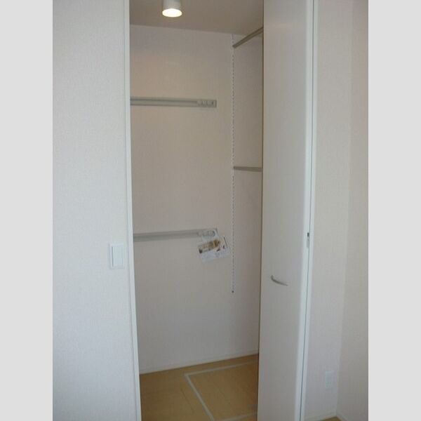 フルール学園 ワンステップクローゼット(洋室)