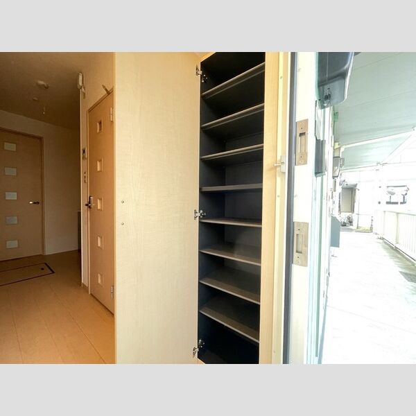 シルヴァンブリーズ101号室 シューズボックス