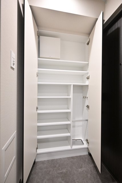 ＧＲＡＮＳＩＴＥ　ＮＡＫＡＭＥＧＵＲＯ7階 靴入