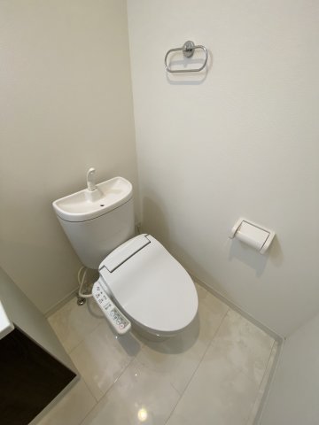 メゾンソレイユ希望ケ丘203号室 トイレ