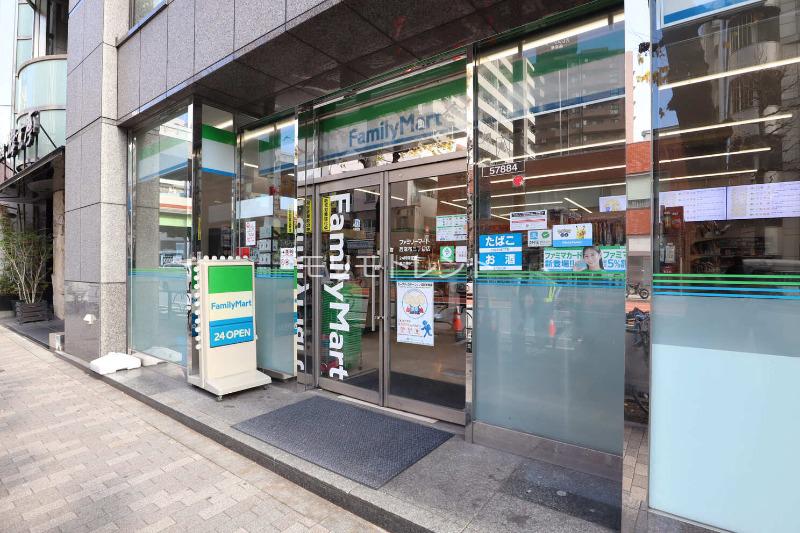 カスタリア広尾6階 ファミリーマート西麻布三丁目店