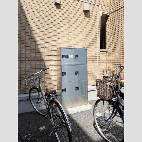 メルヴェーユ八潮中央　A203号室 宅配ボックス