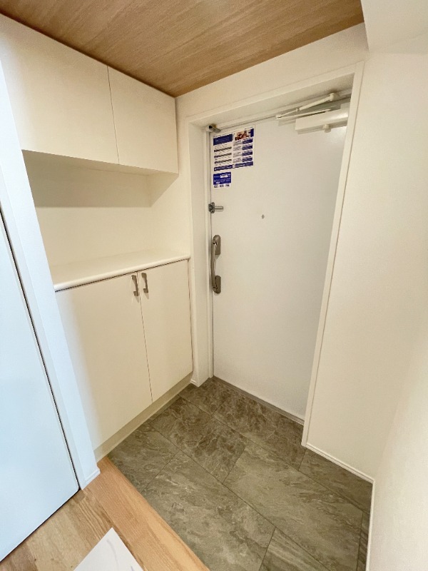 レジディア築地5階 玄関