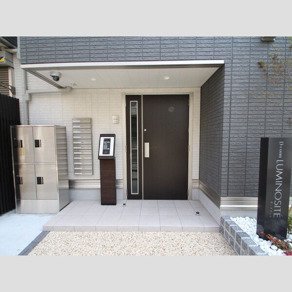 ルミナスティ オートロック・宅配ボックス付きのエントランス