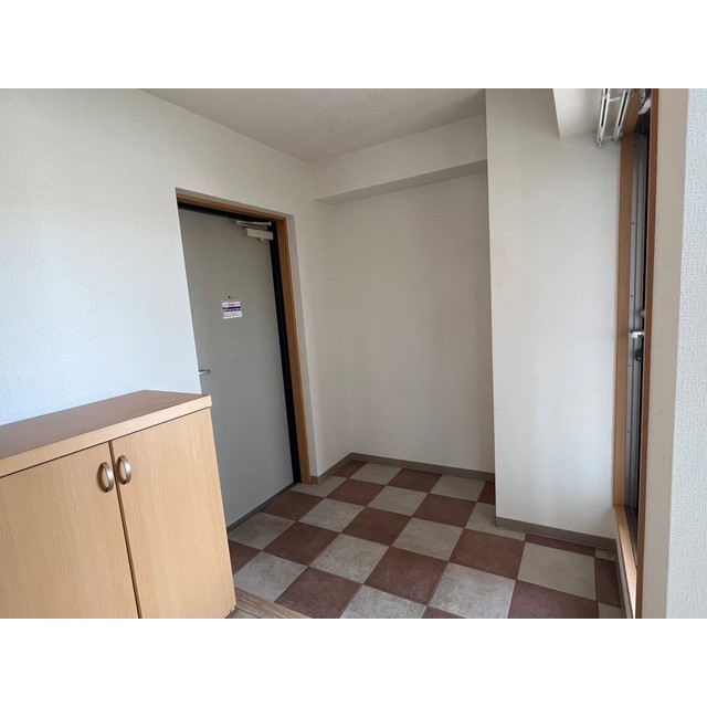 プレシャス　イースト 玄関