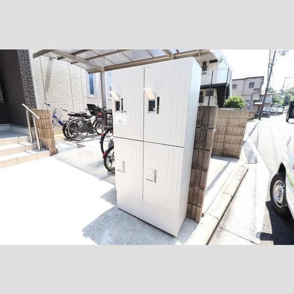 グッドベルテ横浜302号室 宅配BOX