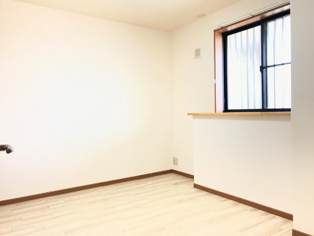 パークサイドヒルズ 玄関側洋室