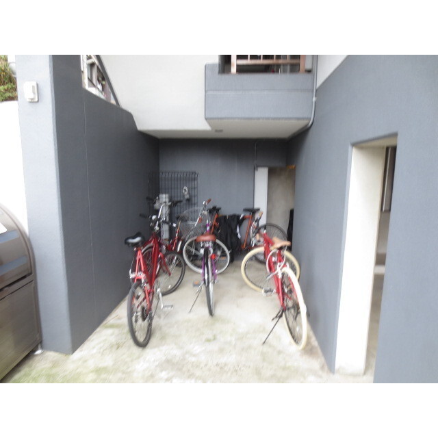 ハイグレードビラ中野坂上3階 駐輪場