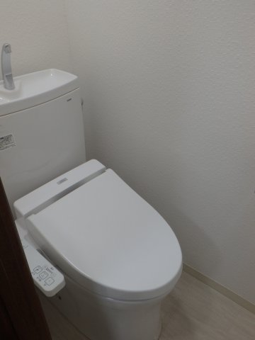スターライトシティ小茂根203号室 トイレ