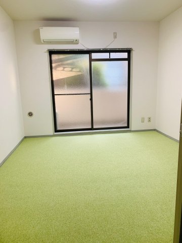 ミリオンコート神楽坂 カーペット新規交換。明るくておしゃれなライムグリーン！