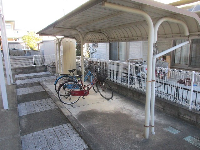 レオパレスネット203号室 駐輪場