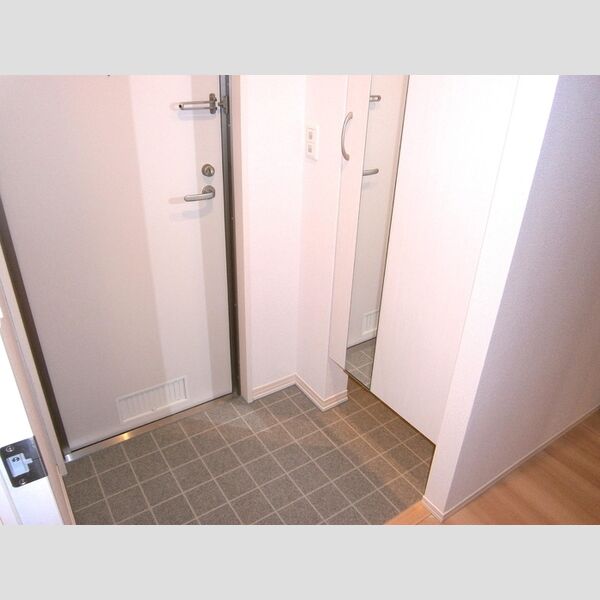 リビエールセレナ302号室 玄関