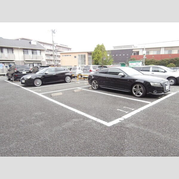 ヴォルス 駐車場