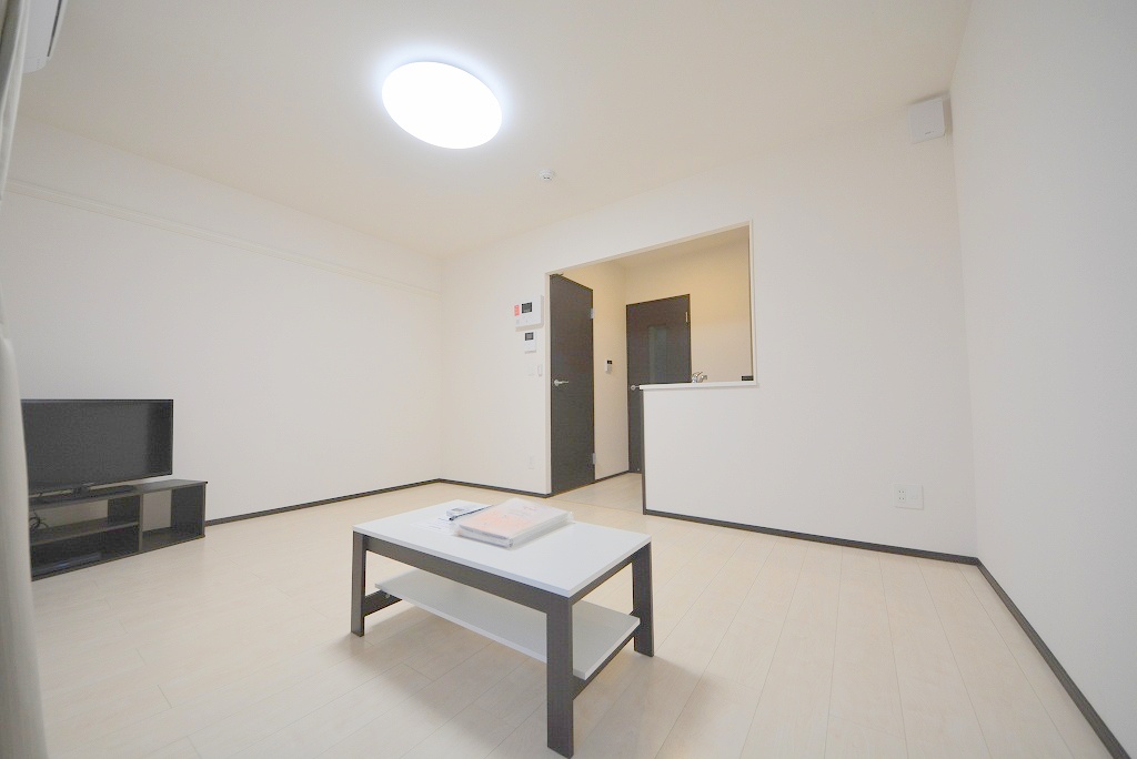 レオネクストＮＡＧＯＭＩ リビング