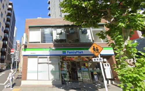 ファミール銀座イースト 【コンビニエンスストア】ファミリーマート 泰志築地店まで44ｍ