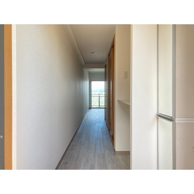 レオグランデ 玄関から室内