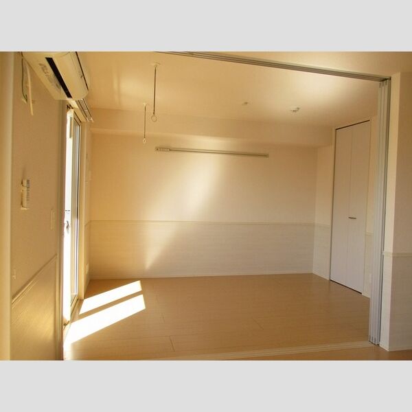 コモンシティハイツI202号室 洋室(リビング隣接)