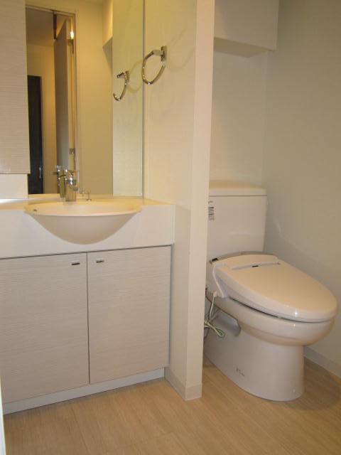 ガーラ・プレシャス横濱関内 コンパクトで使いやすいトイレです