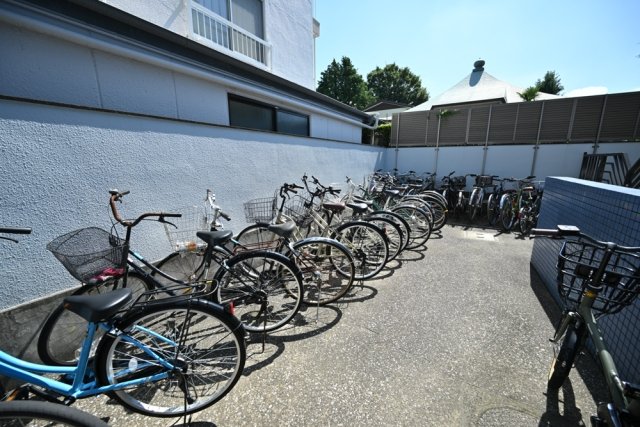 コナ・トルテック3階 駐輪場