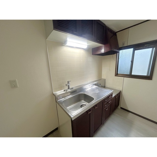 グランデュール瀬戸岡103号室 キッチン