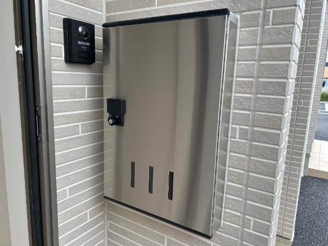 ラ・レーヌ・８０（ｌａ　ｒｅｉｎｅ８０） 宅配ボックス