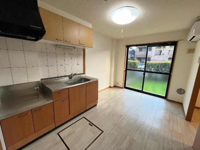 ガーデンヒルズNAKAYAMA弐番館102号室 リビング