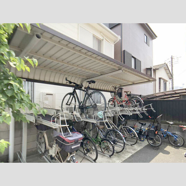 ロイヤルハーモニー301号室 駐輪場