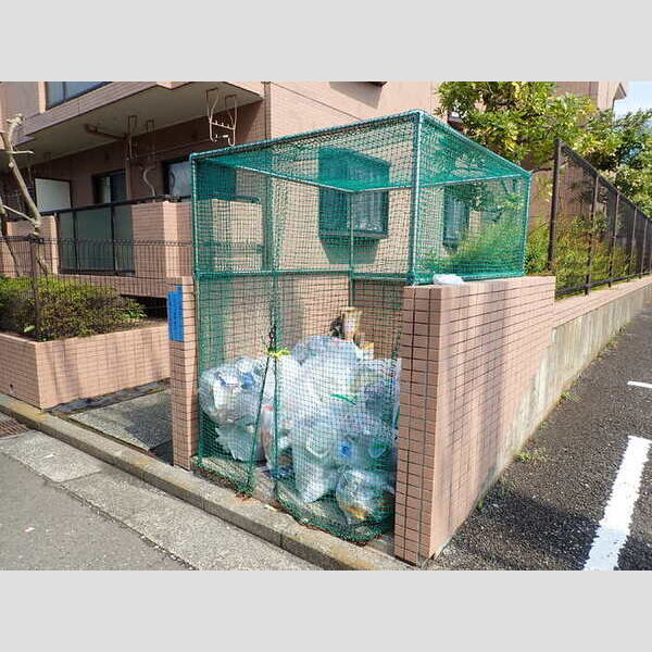カサベルデU105号室 敷地内ごみ置き場