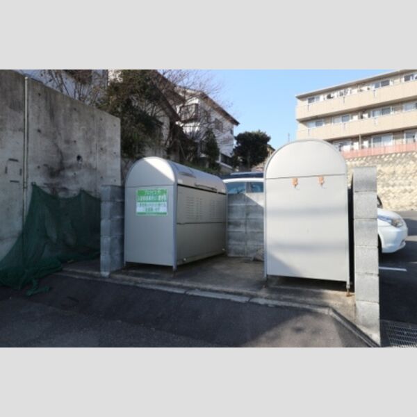 ブエナビスタ206号室 敷地内ゴミ置場