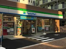 スカイコート新宿落合第５ 【コンビニエンスストア】ファミリーマート 東中野四丁目店まで493ｍ