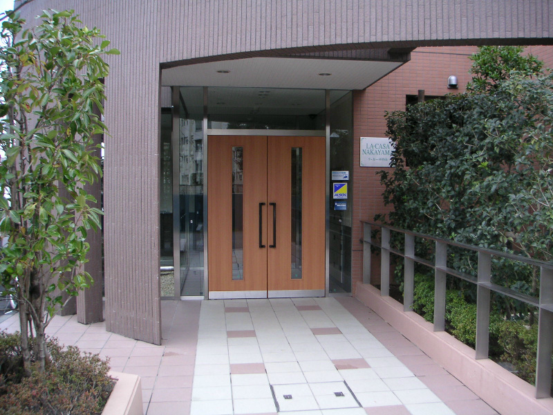 ラ・カーサ中山 エントランス