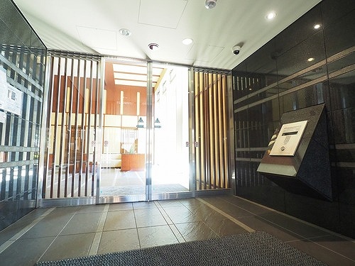 ライオンズ多摩センター　翠彩の杜3階 オートロック機能付きエントランス