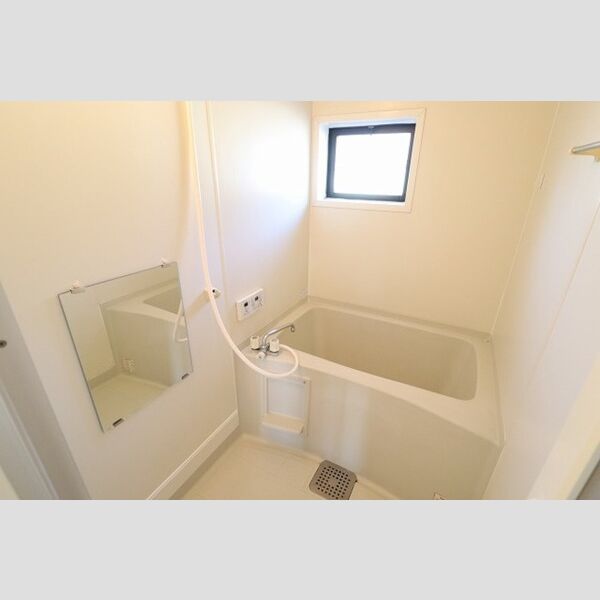 愛花夢　1号館 追い焚き機能付きバス(窓付き)