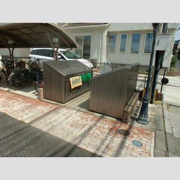 ソレーユ津田沼201号室 ゴミストッカー