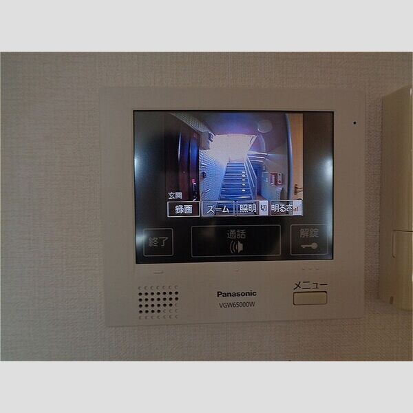 グラン・レーヴ102号室 モニター付きドアホン