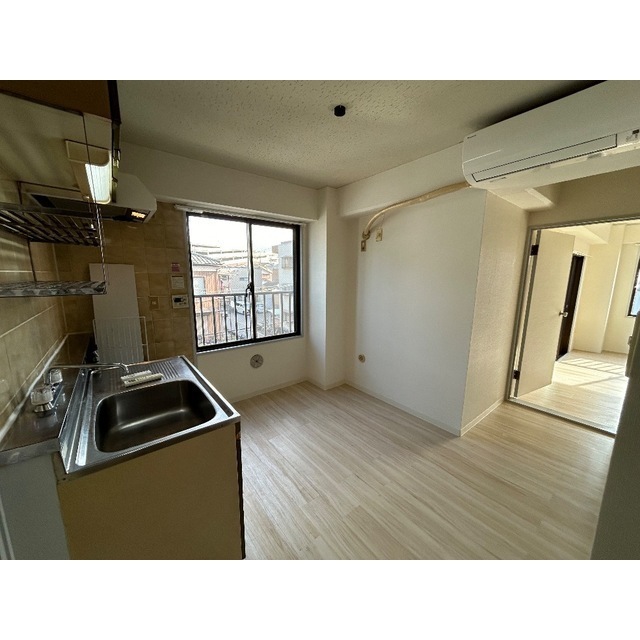 三ツ和マンション301号室 内観