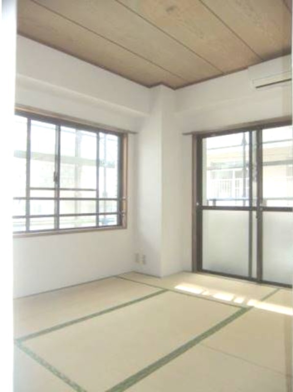 ティンバー小林 内観