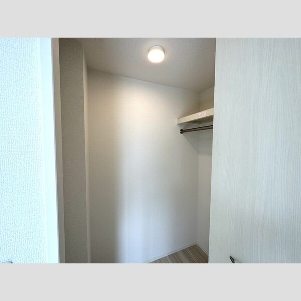 コモドコーポ前原103号室 クローゼット