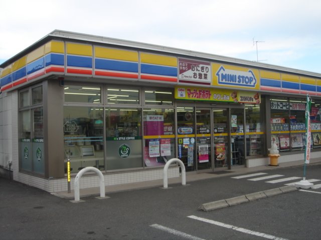 クリサンテーム ミニストップ町田根岸店まで482ｍ