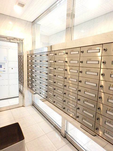 グランド・ガーラ池袋4階 メールボックス