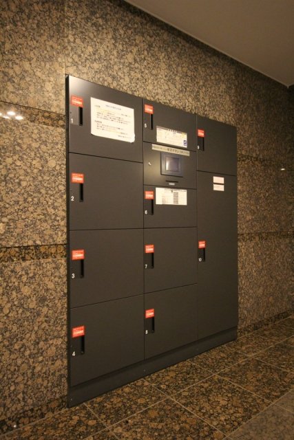 ルーブル中野沼袋弐番館8階 宅配BOX